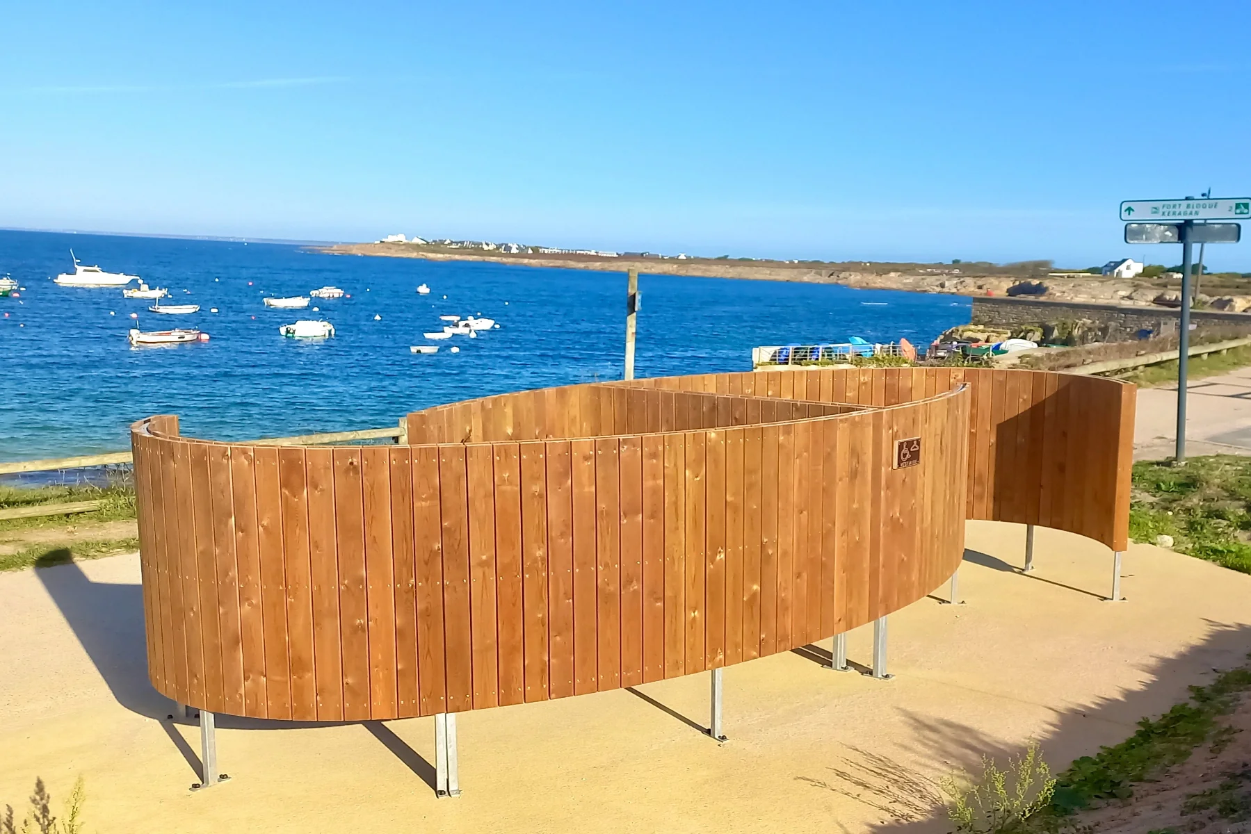 Mobi-Room Beach Changing Place - Image 3