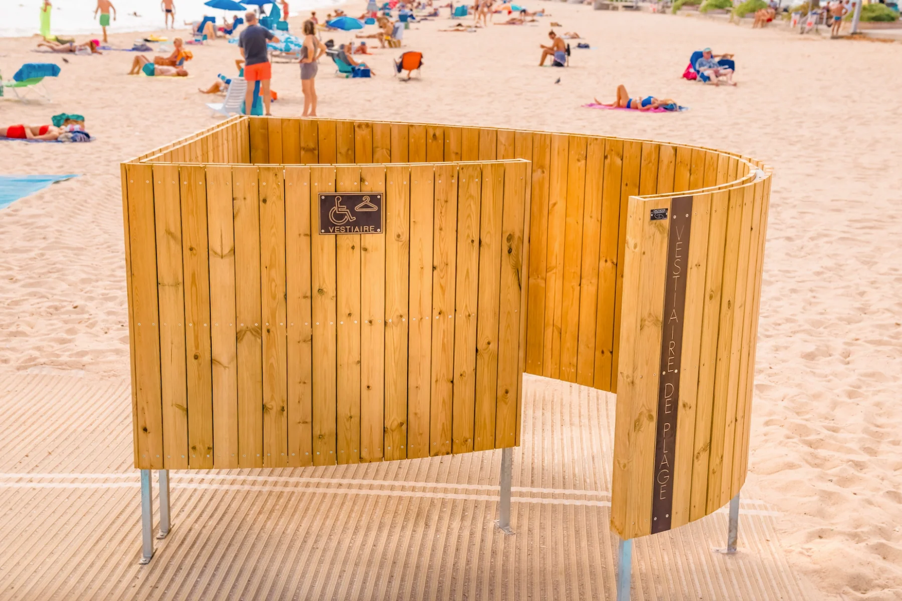 Mobi-Room Beach Changing Place - Image 4